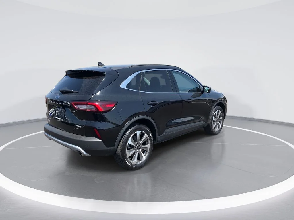 Used 2025  Ford Platinum image 8