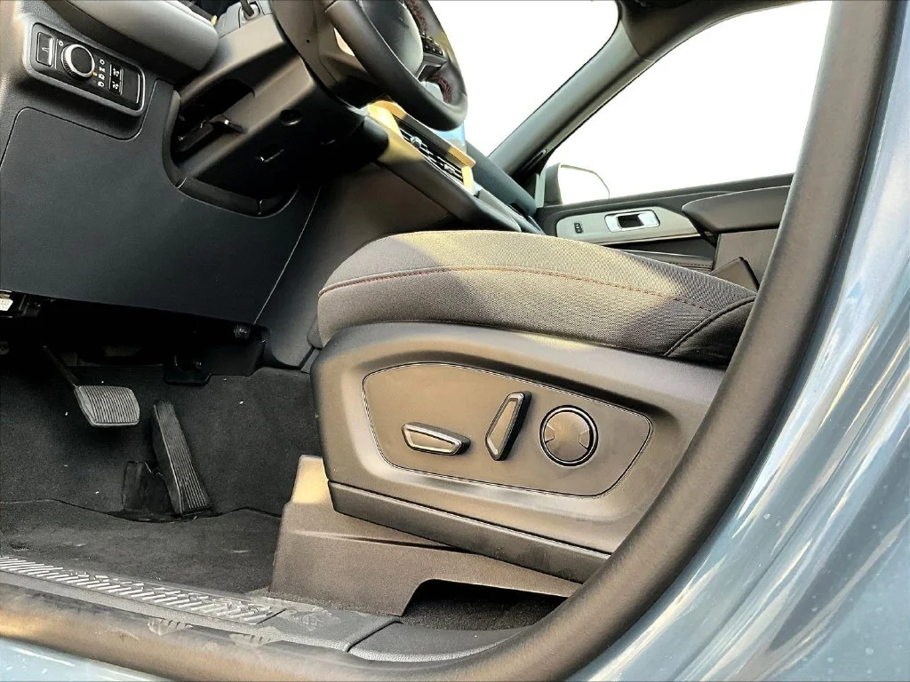 New 2027 Vapor Blue Metallic Ford Active image 42