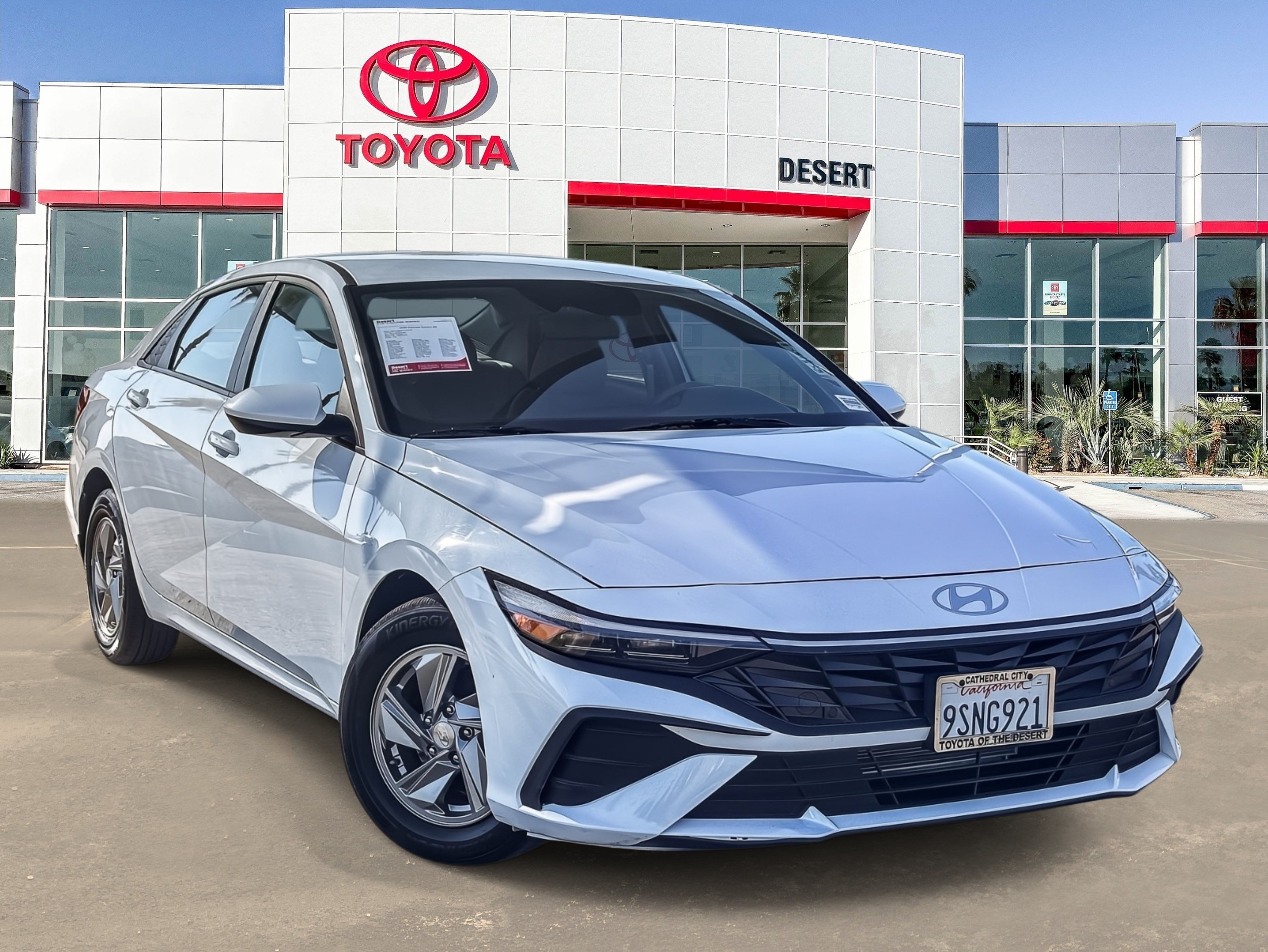 Used 2025 Serenity White Hyundai SE image 1
