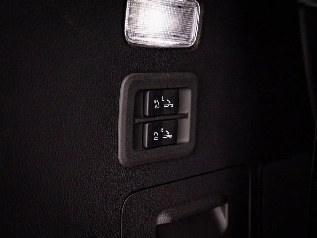 Used 2024 White Pearl Lexus 600 Premium image 22