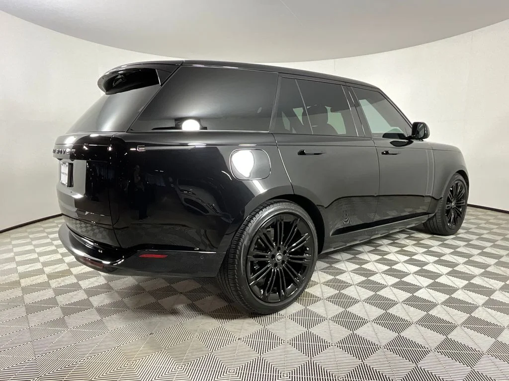 Used 2024 Black Land Rover SE image 4