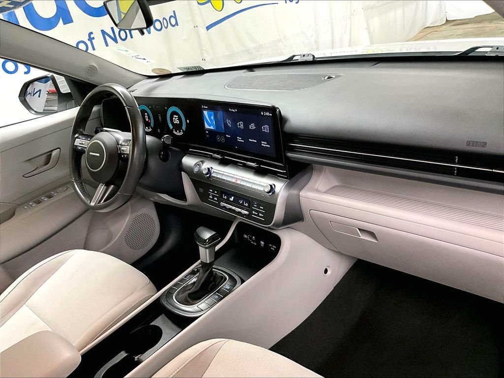 Used 2024 White Hyundai SEL image 14