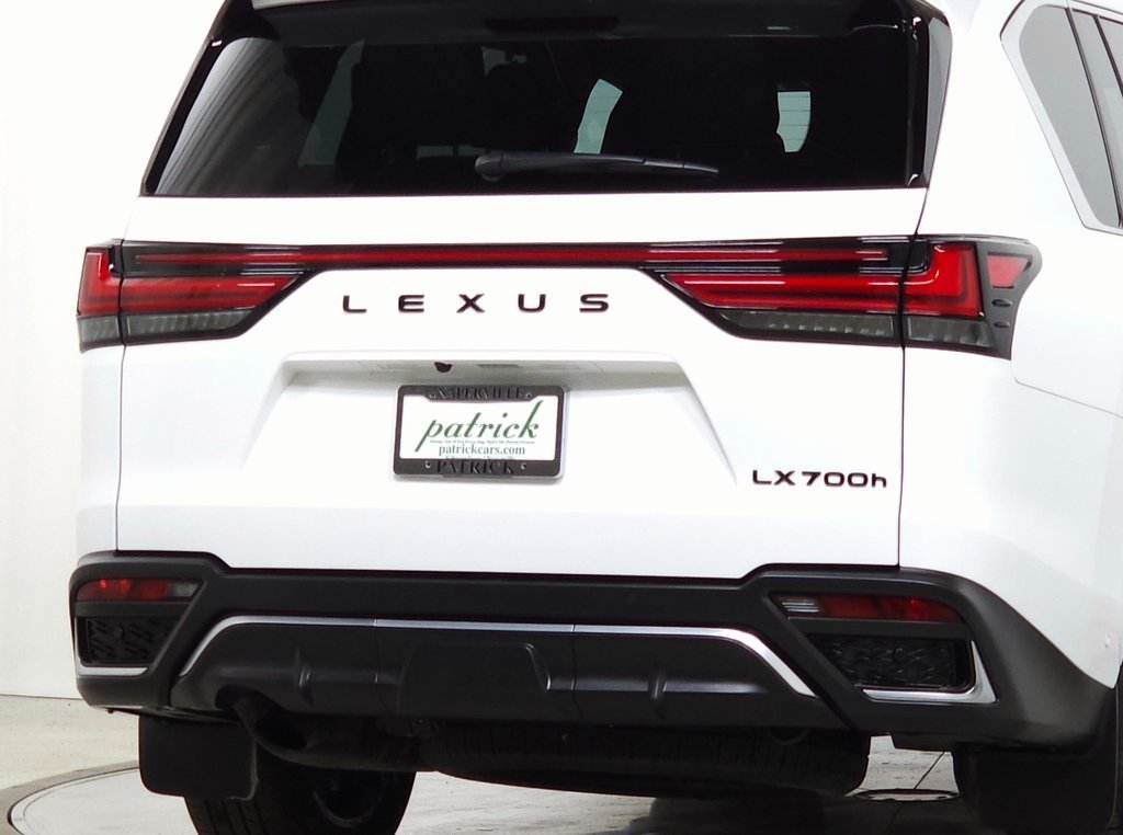 2025 LEXUS LX - Image 8