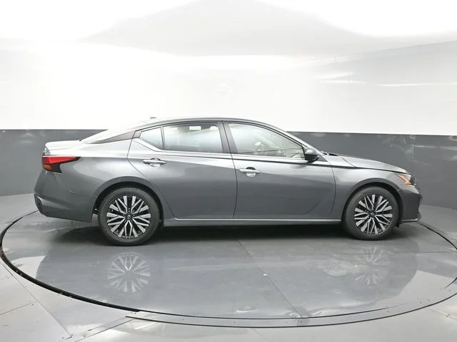 Used 2024 Gray Nissan 2.5 SV image 8