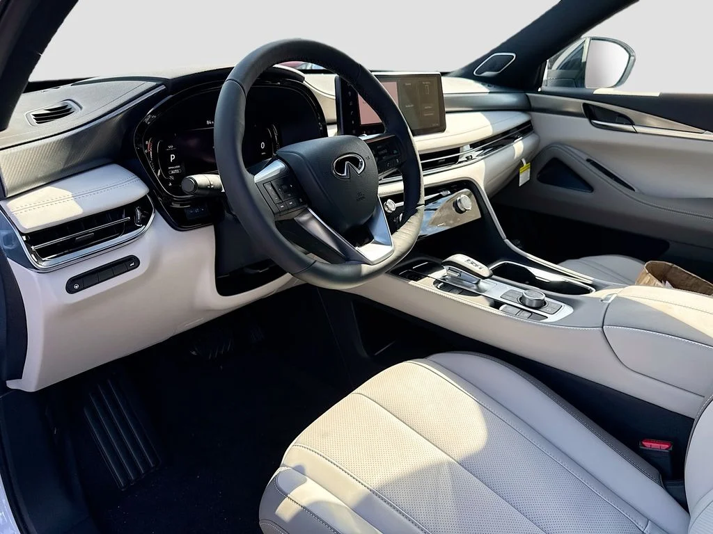 New 2027 RADIANT WHITE INFINITI Luxe AWD image 9