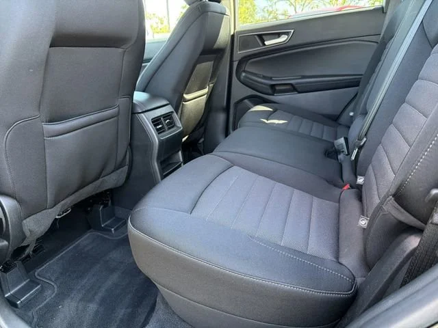 Used 2022 Black Ford SE image 16