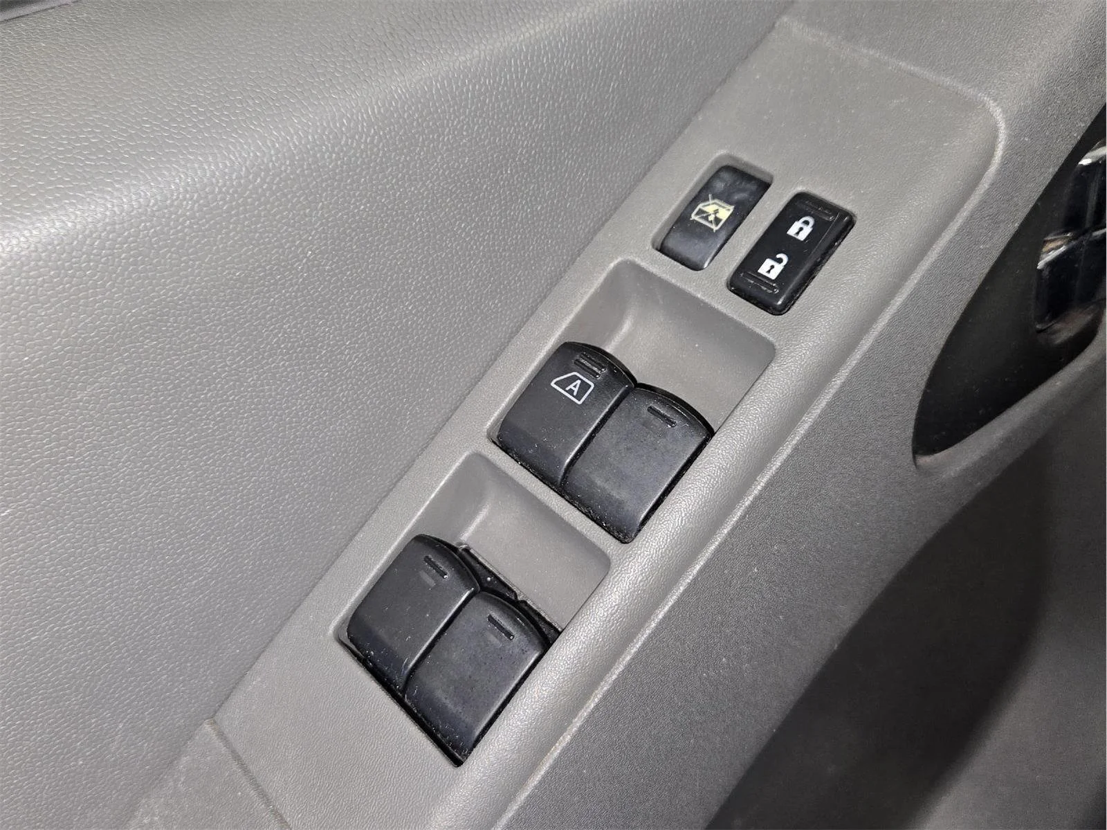 Used 2018 Gun Metallic Nissan SV V6 image 11