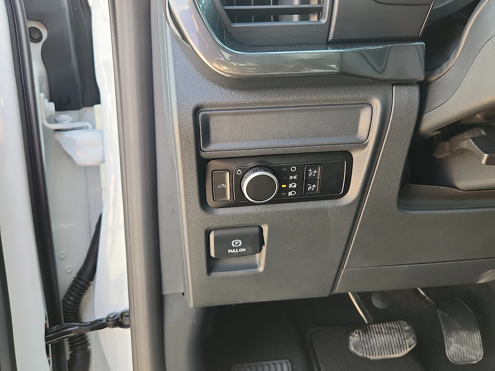 New 2026 Oxford White Ford STX image 16