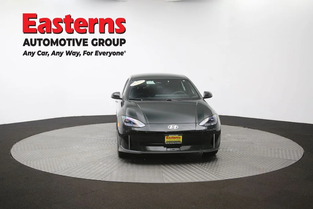Used 2023 Green Hyundai SEL image 52