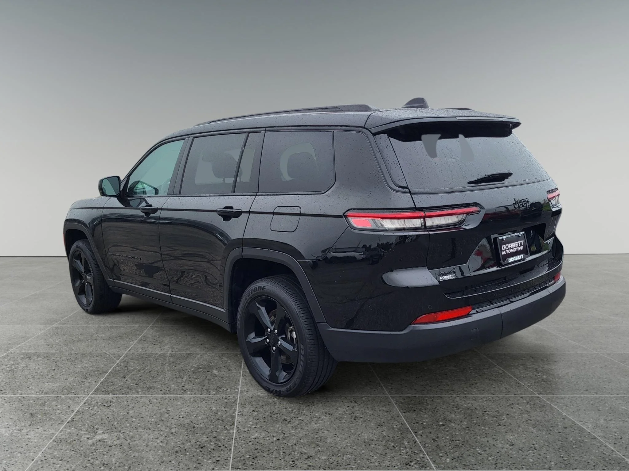 Used 2025 Diamond Black Crystal Pearlcoat Jeep Altitude X image 8