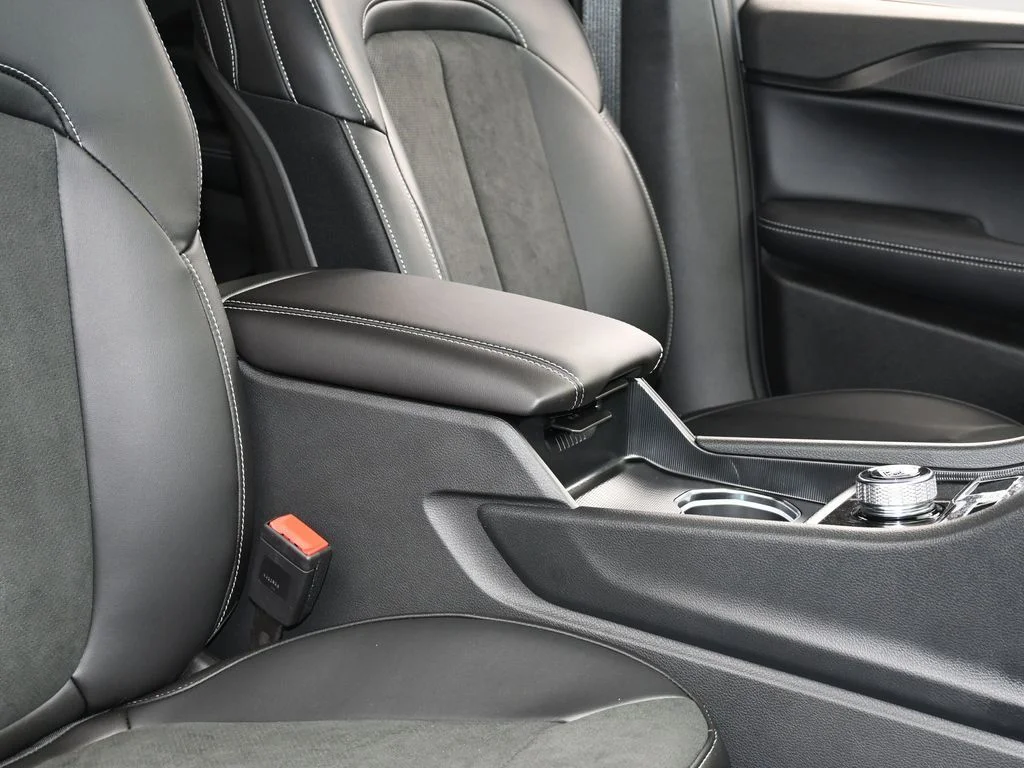 New 2025 Baltic Gray Metallic Clear-Coat Exterior Paint Jeep Altitude X image 35