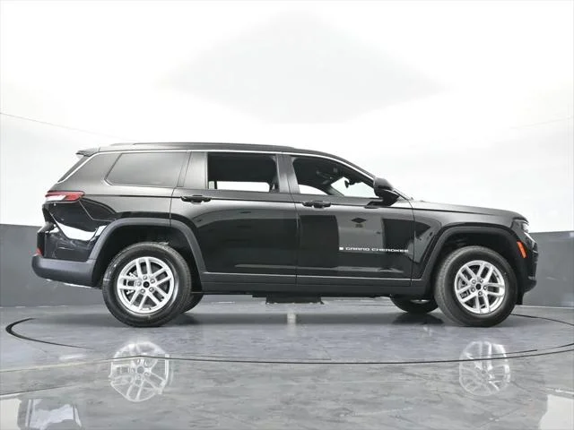 New 2026 Diamond Black Crystal Pearl-Coat Exterior Paint Jeep Laredo image 58