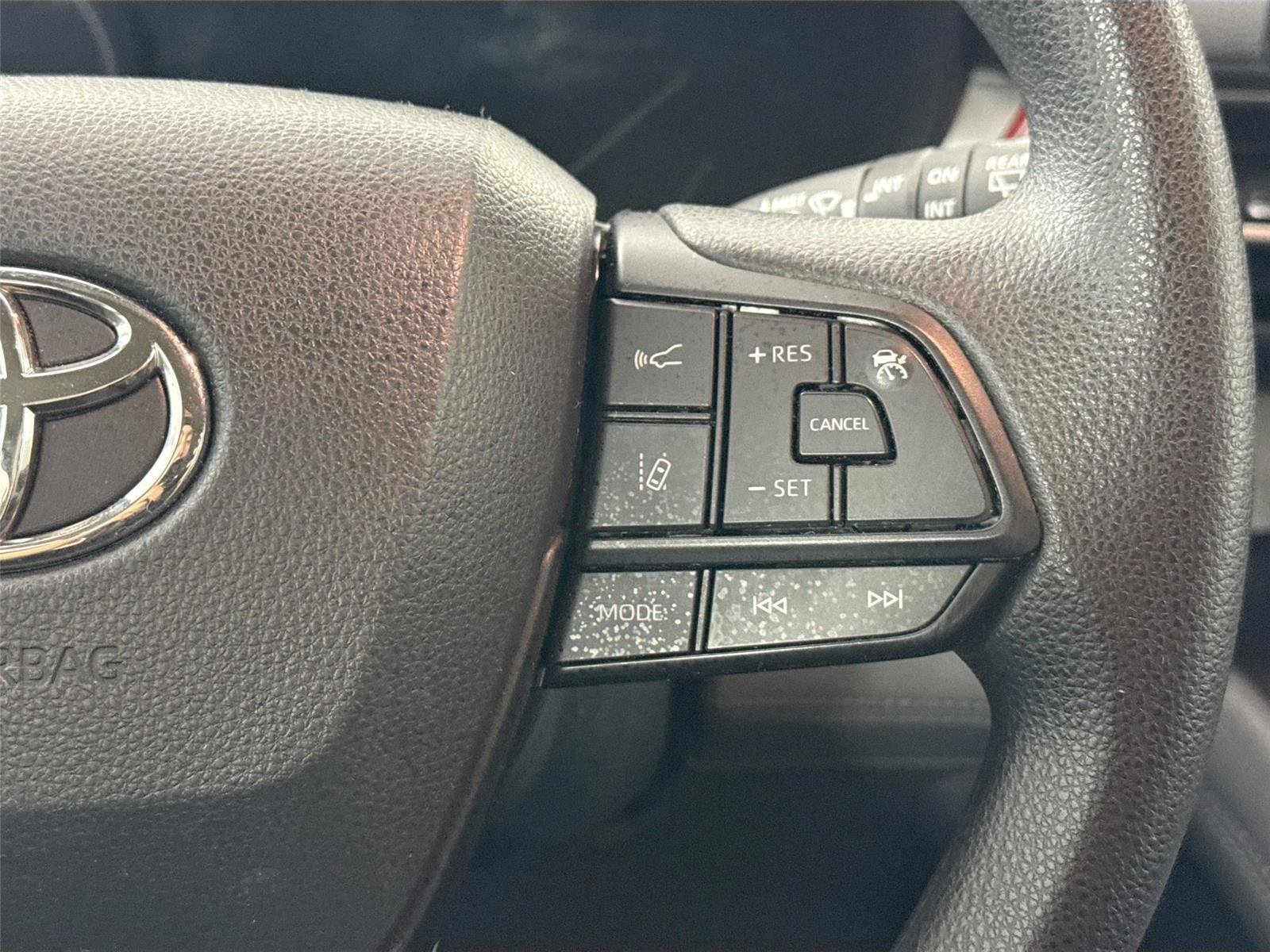 Used 2022 Midnight Black Metallic Toyota LE image 17