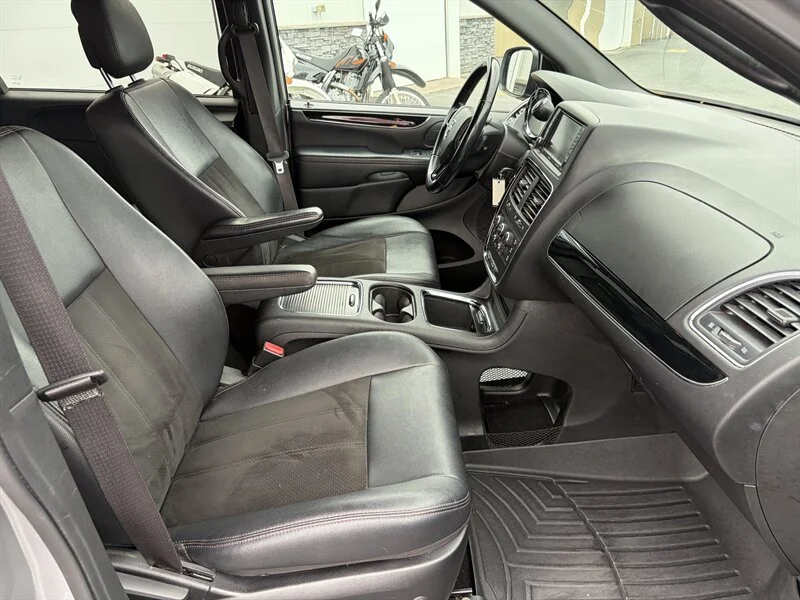 Used 2019 Grey Dodge SXT 35th Anniversary Edition image 7