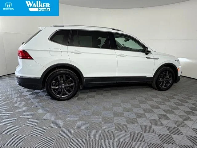 Used 2022 Black Volkswagen 2.0T SE image 9