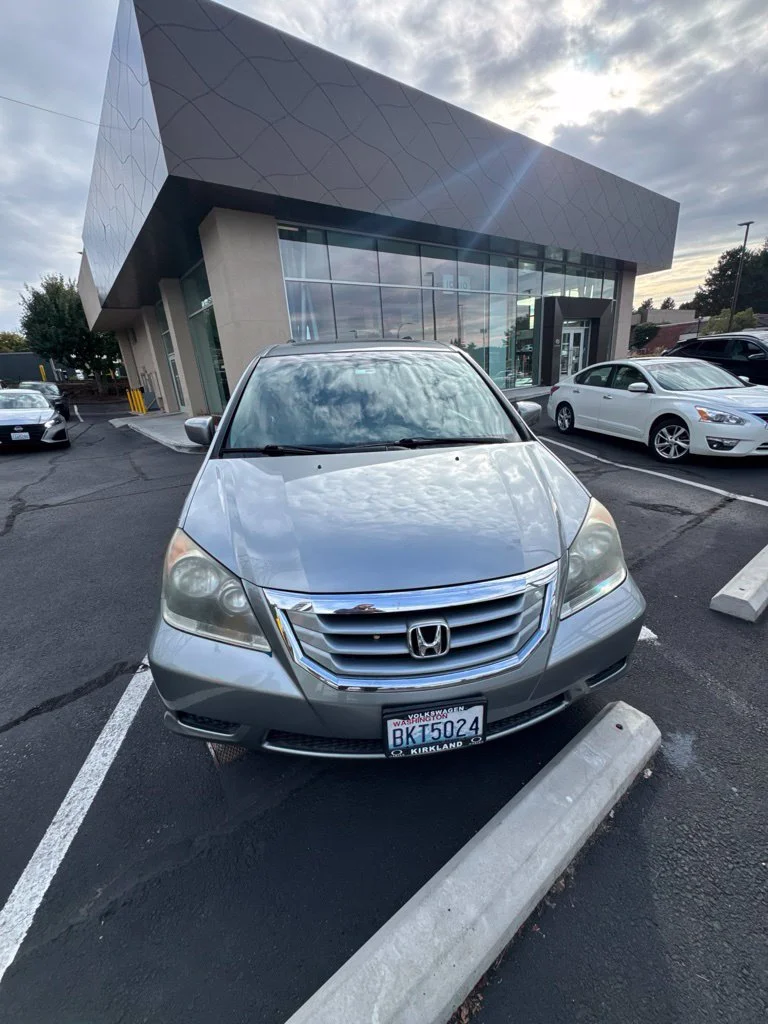Used 2010 Silver Honda EX-L image 2