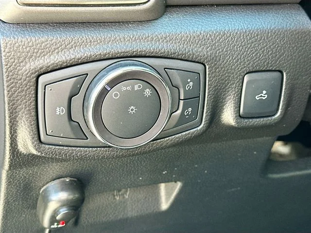 Used 2020 White Ford XLT image 10