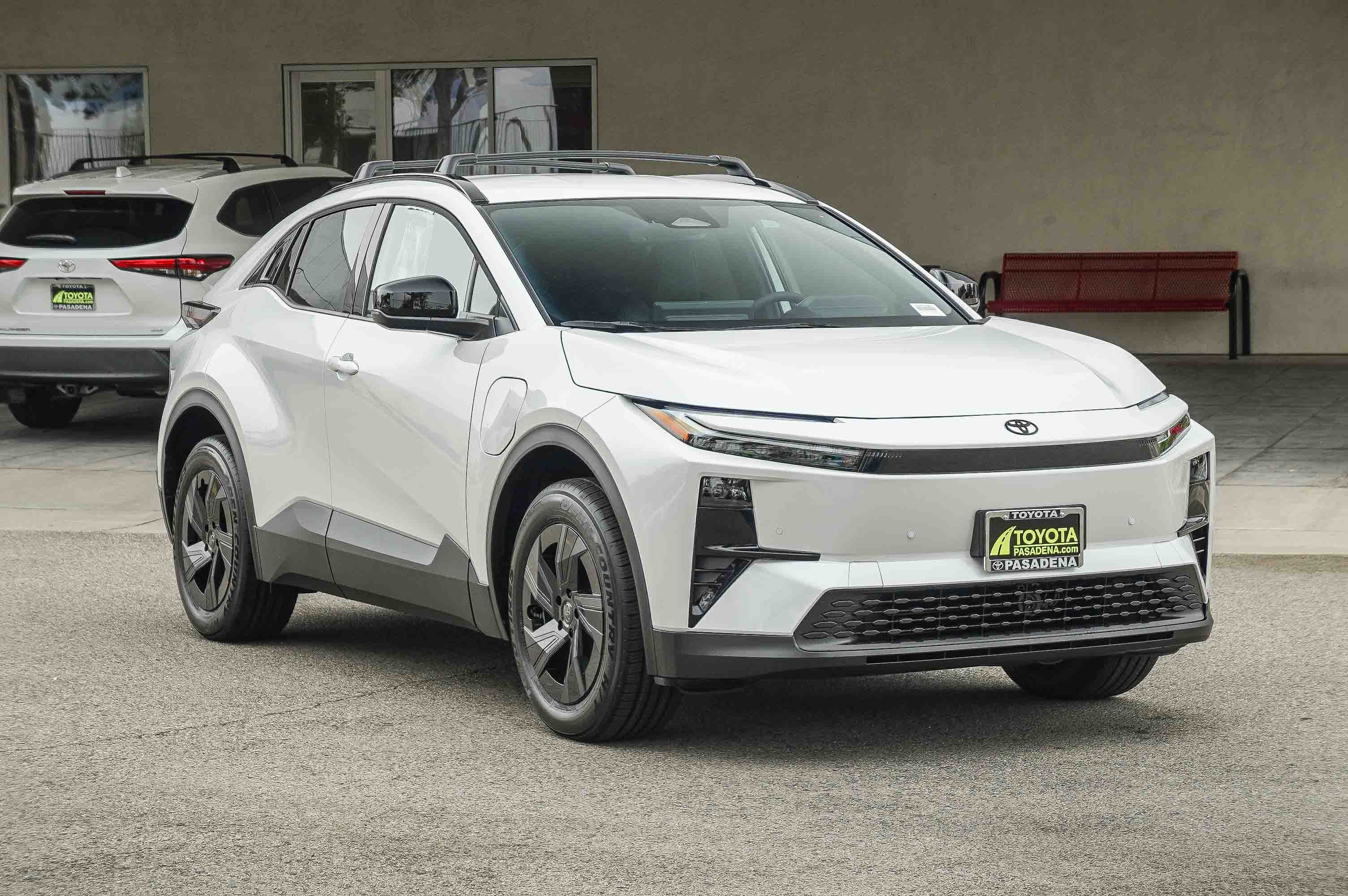 2026 Toyota C-HR SE - Photo 3