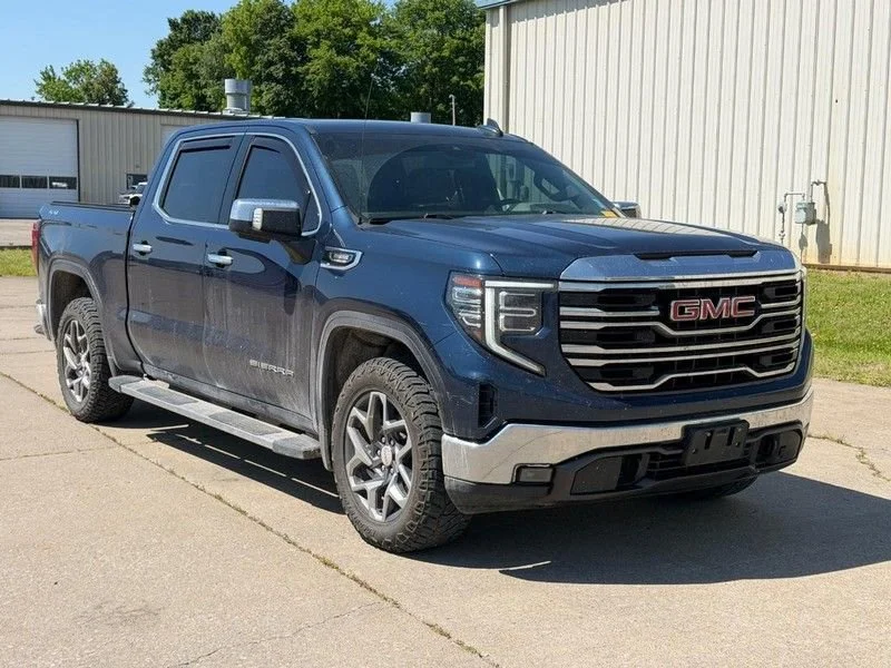 2023 GMC Sierra 4WD Crew Cab Short Box SLT's photo
