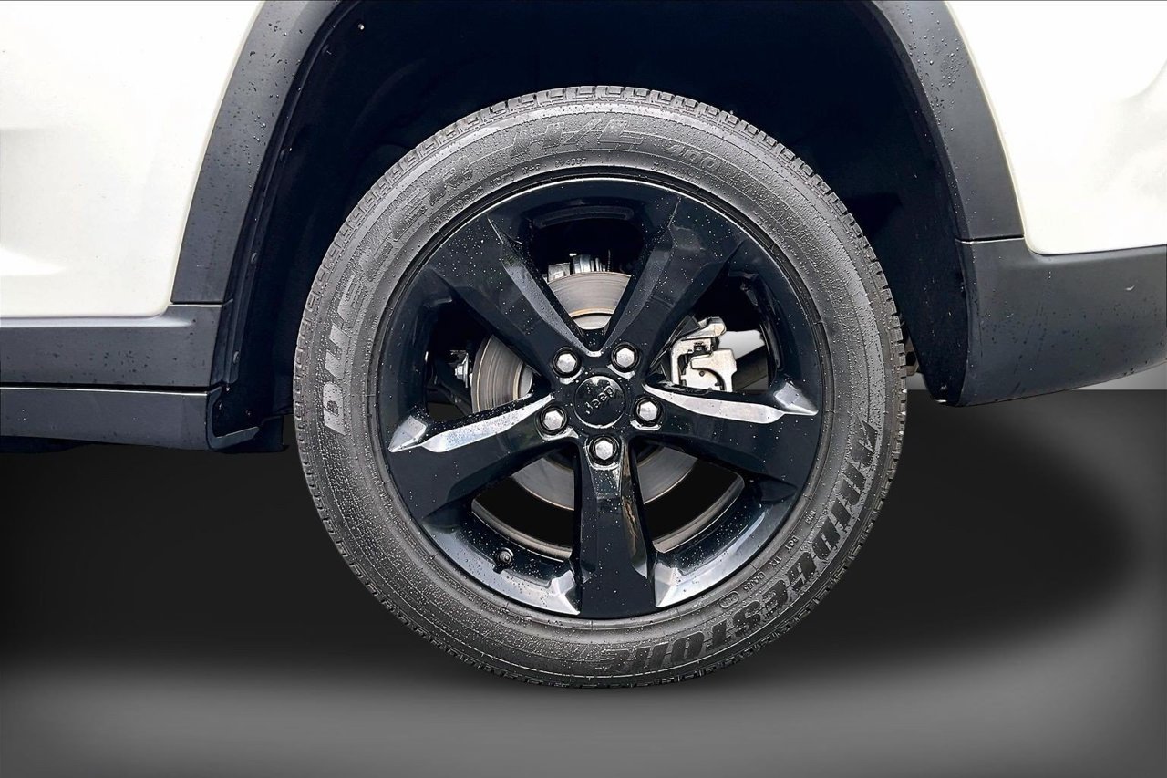 Used 2023 White Jeep Altitude X image 33