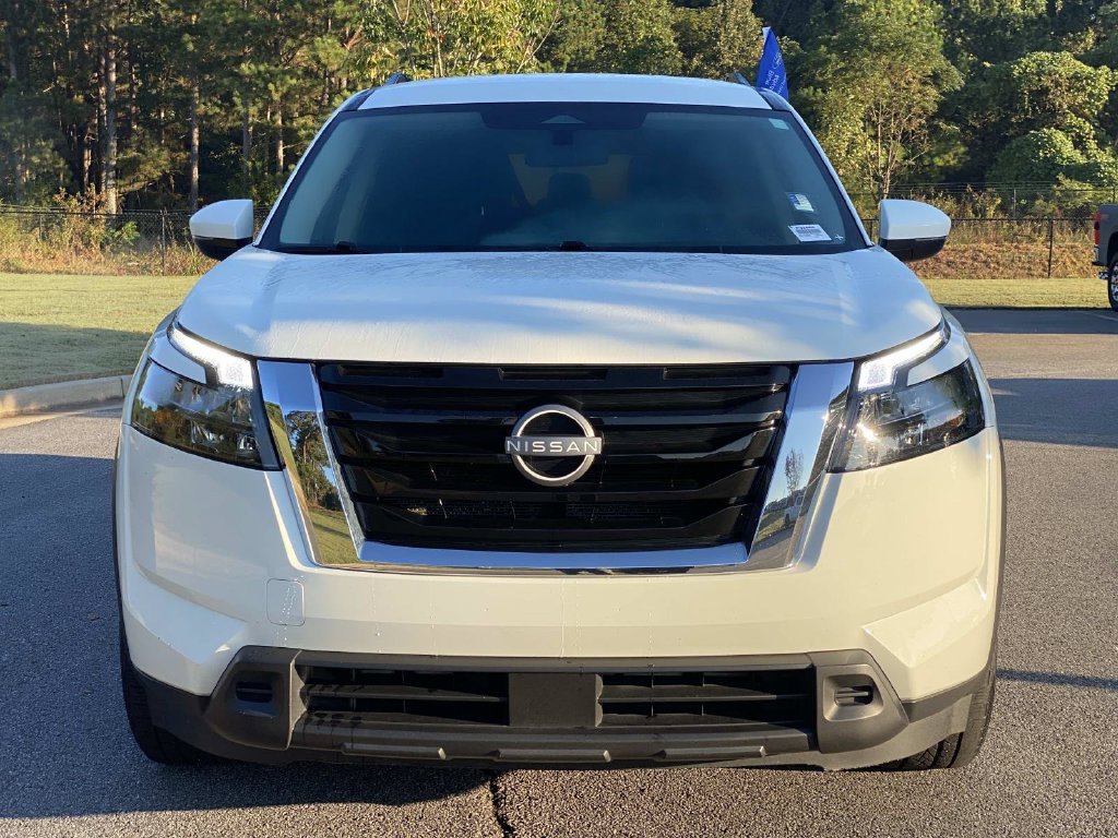 Certified Used 2025 Glacier White Nissan SV image 12