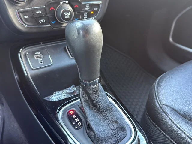 Used 2018 Black Jeep Latitude image 32