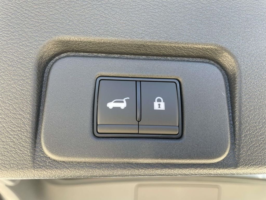 New 2026 Everest White Pearl TriCoat Nissan Dark Armor™ image 9