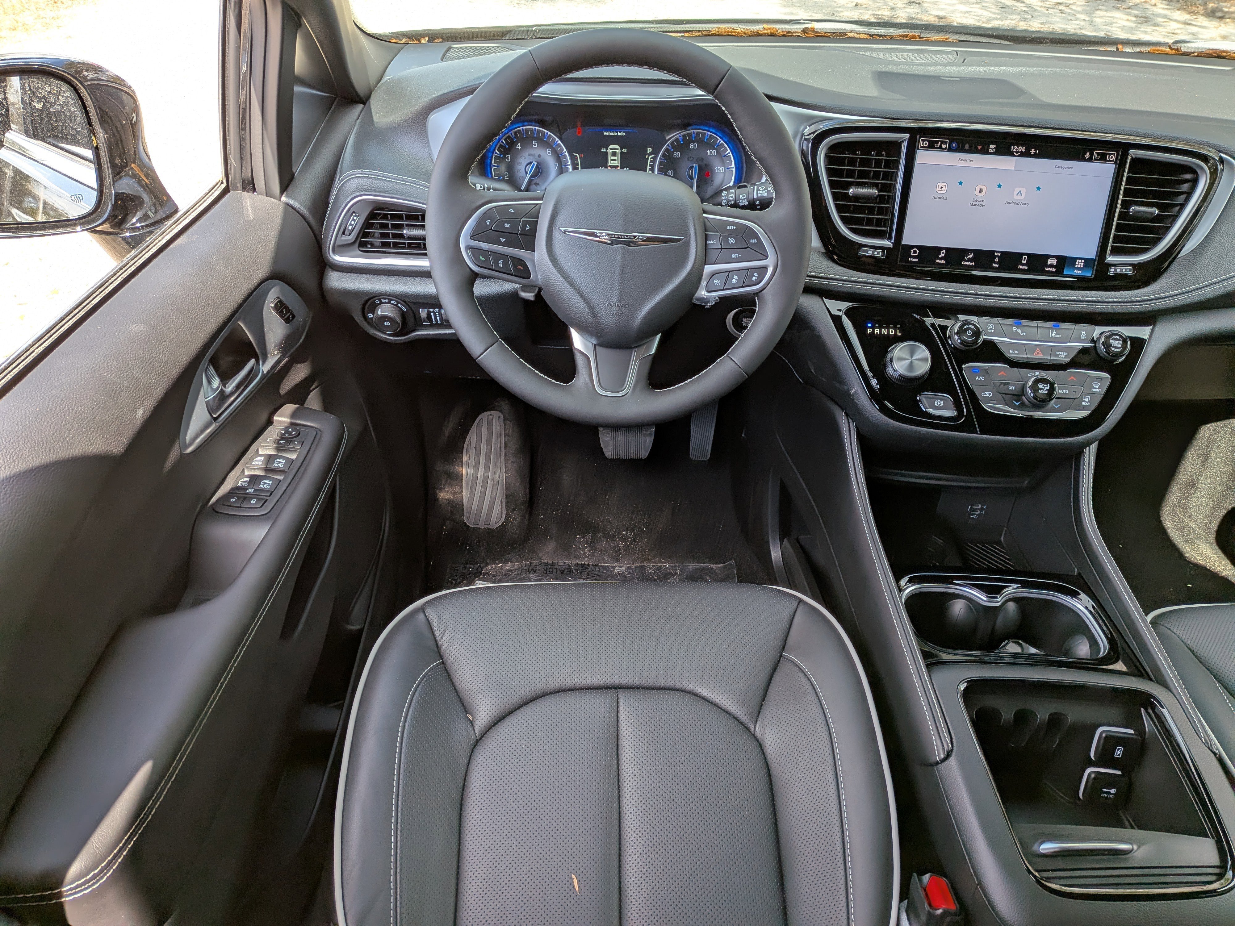 New 2026 Diamond Black Crystal Pearl-Coat Exterior Paint Chrysler Limited image 20