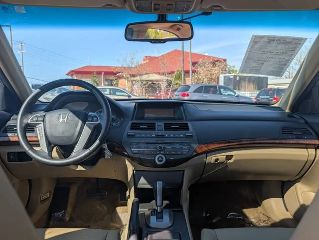 Used 2011 White Honda EX-L image 16
