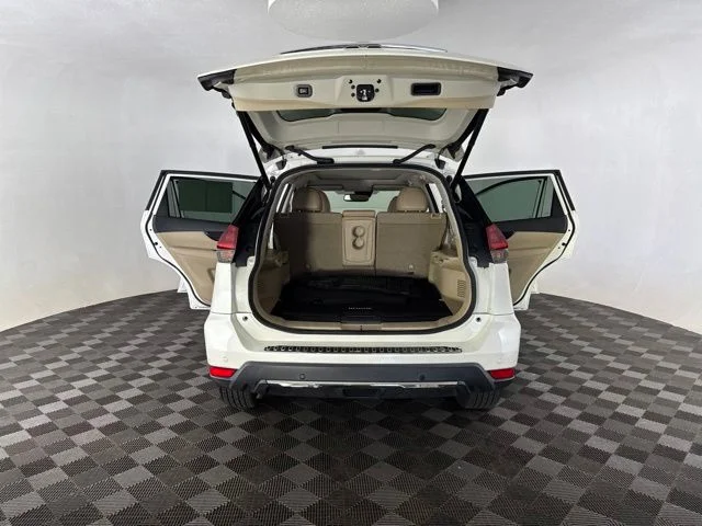 Used 2020 White Nissan SL image 15