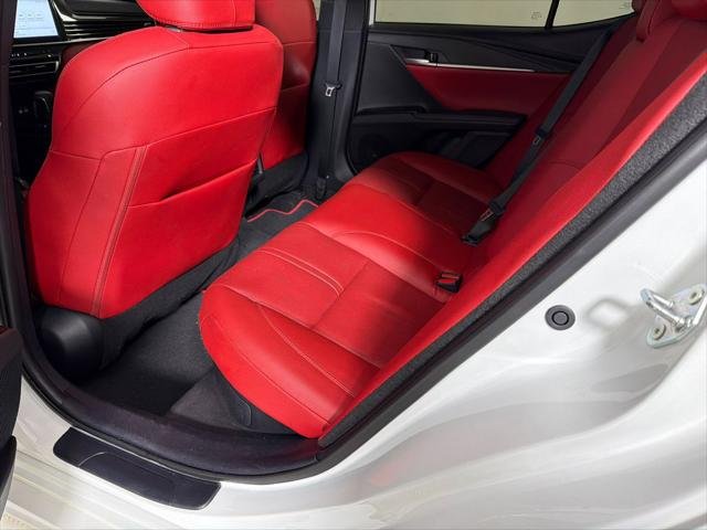 Certified Used 2025 WIND CHILL PEARL Toyota  image 21