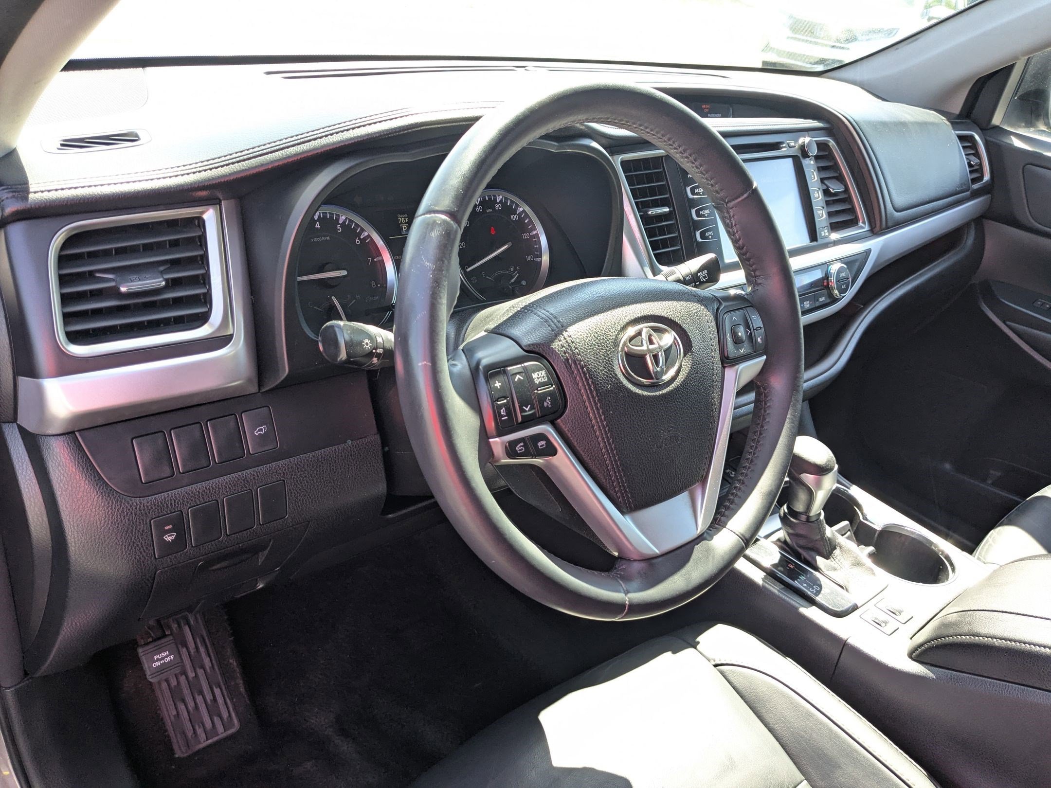 Used 2016 Predawn Gray Mica Toyota XLE image 14