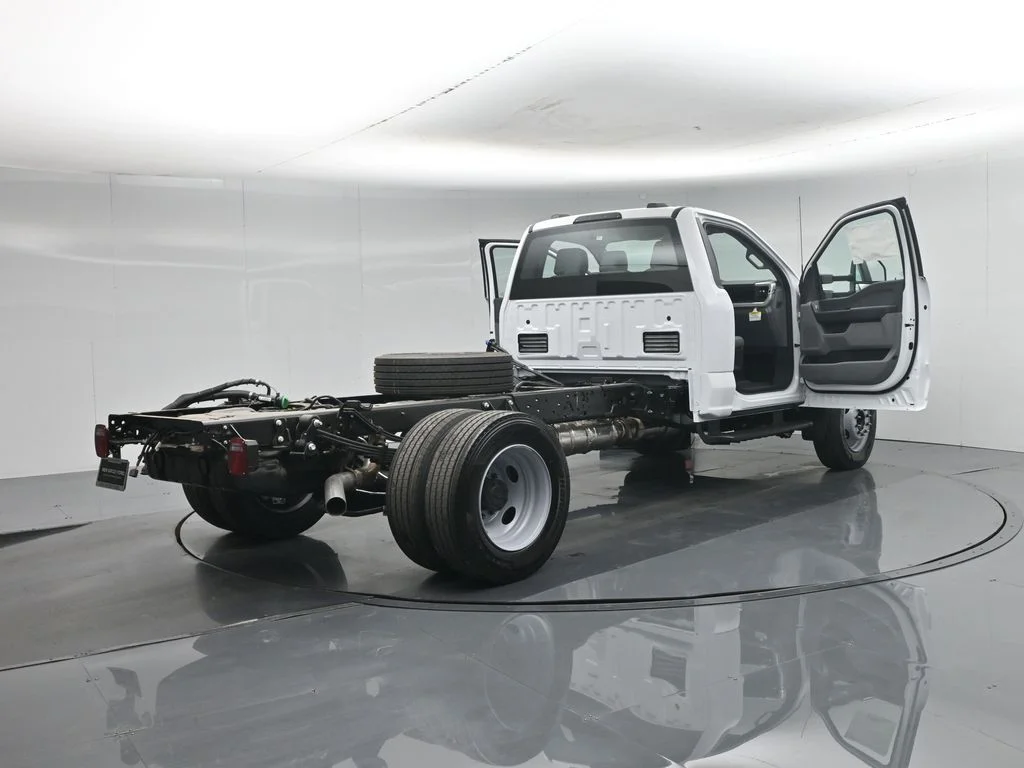 New 2026 Oxford White Ford XL image 23