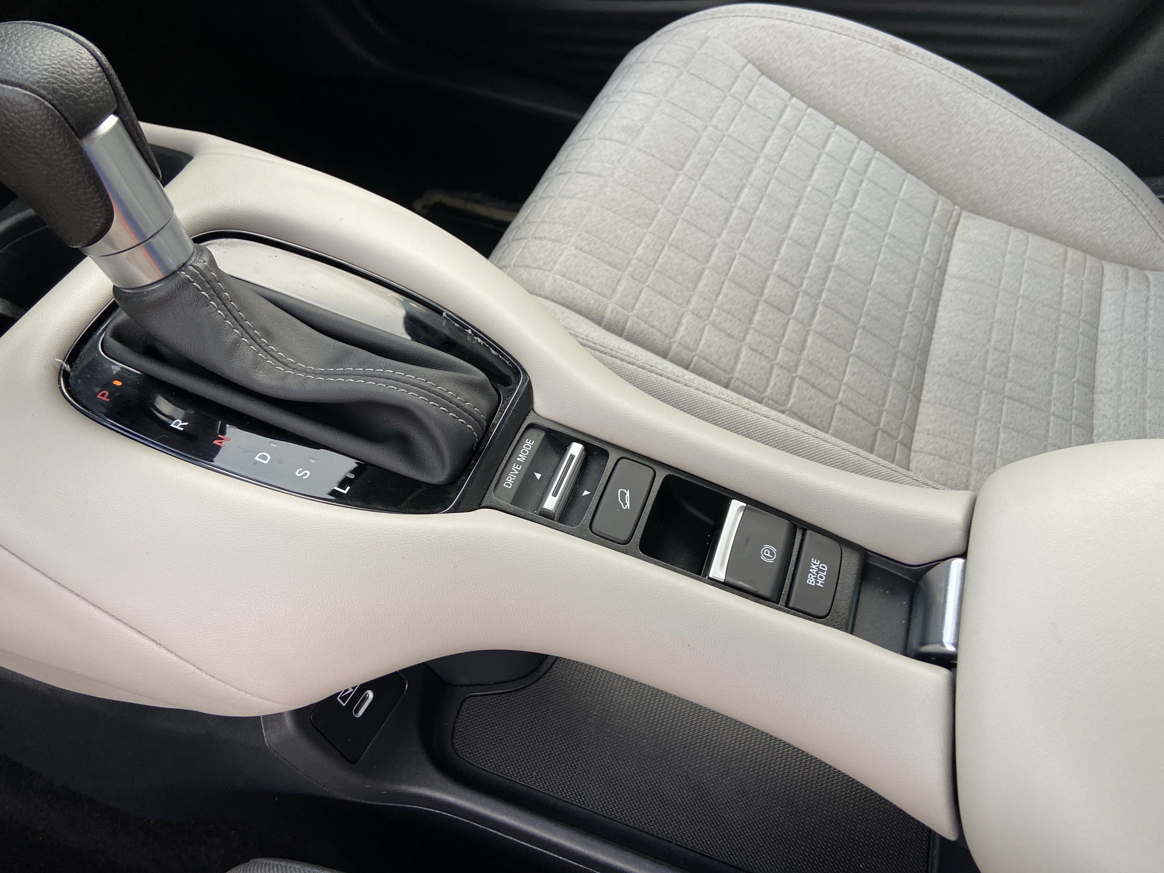 Used 2025 Platinum White Pearl Honda LX image 40