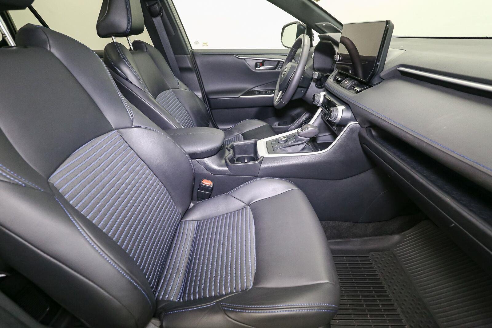 Used 2023 Silver Sky Metallic w/Midnight Black Metallic Roof Toyota XSE image 18