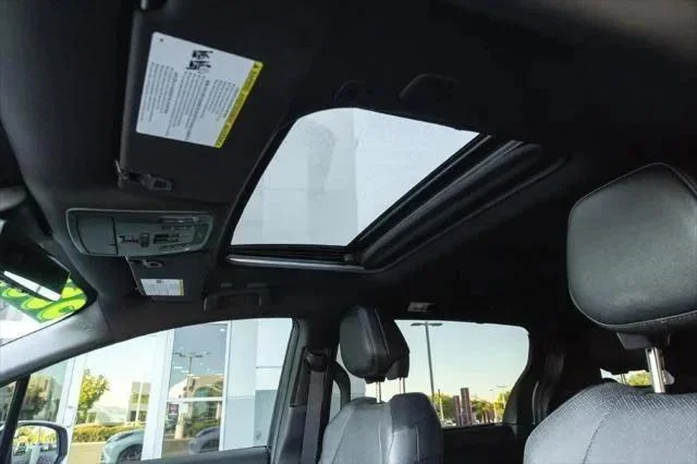 Certified Used 2025 WIND CHILL PEARL Toyota  image 14