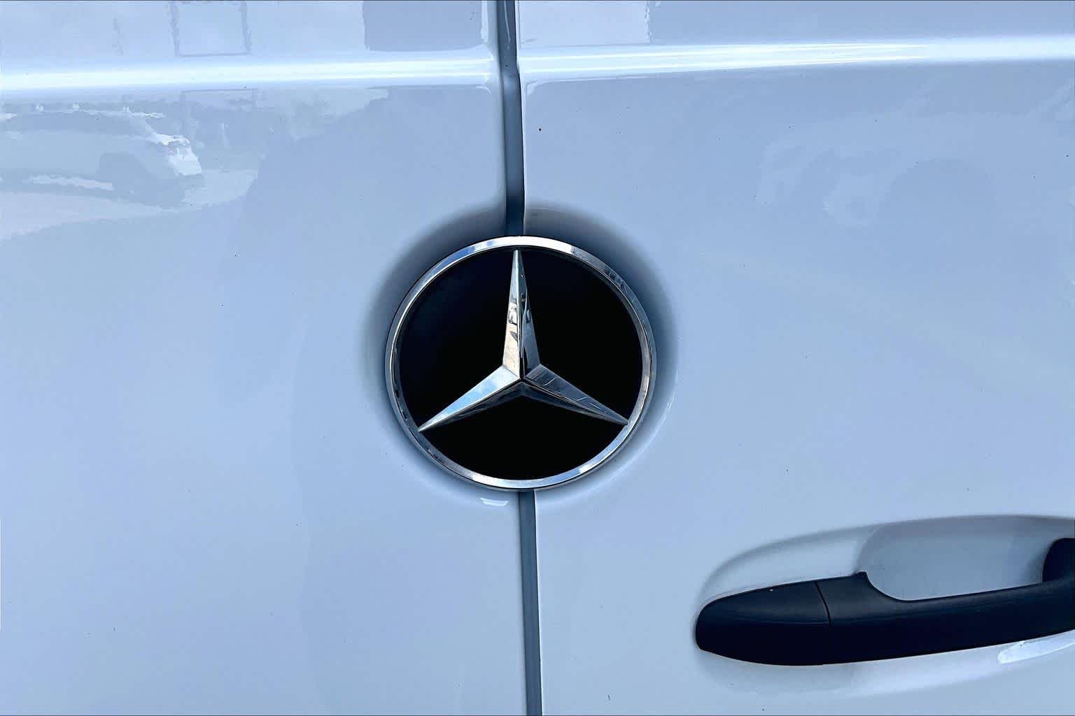 Used 2024 Arctic White Mercedes-Benz  image 10