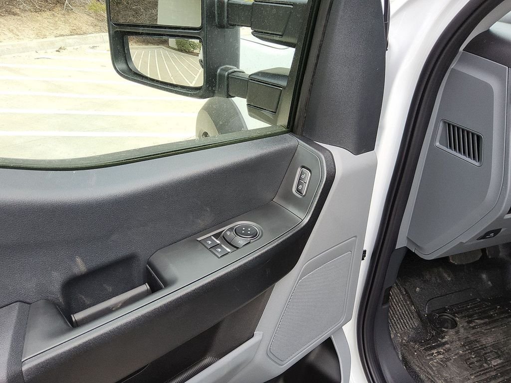 2025 Ford F-550 Super Duty Chassis Cab XL - Photo 7