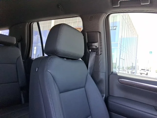 Used 2025 Summit White Chevrolet LT image 18