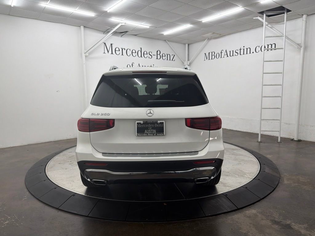 New 2026 Polar White Mercedes-Benz GLB 250 image 38