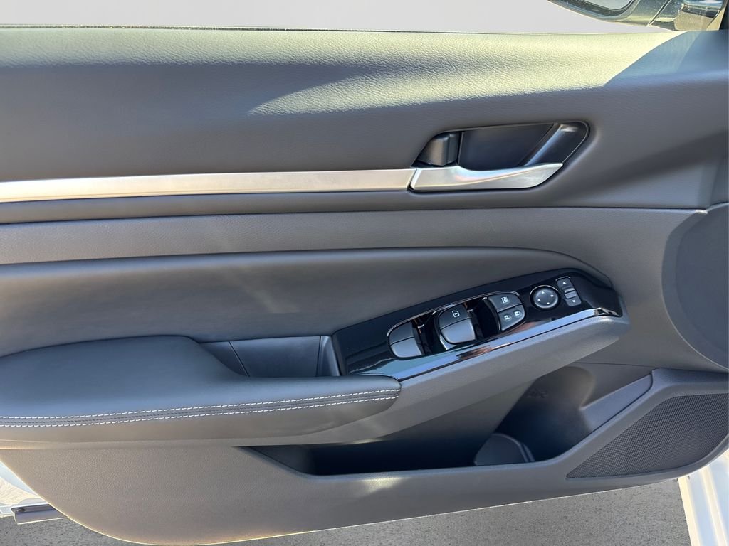 2025 Nissan Altima SL - Photo 23