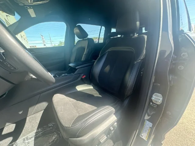 Used 2023 Gray Jeep Altitude image 14