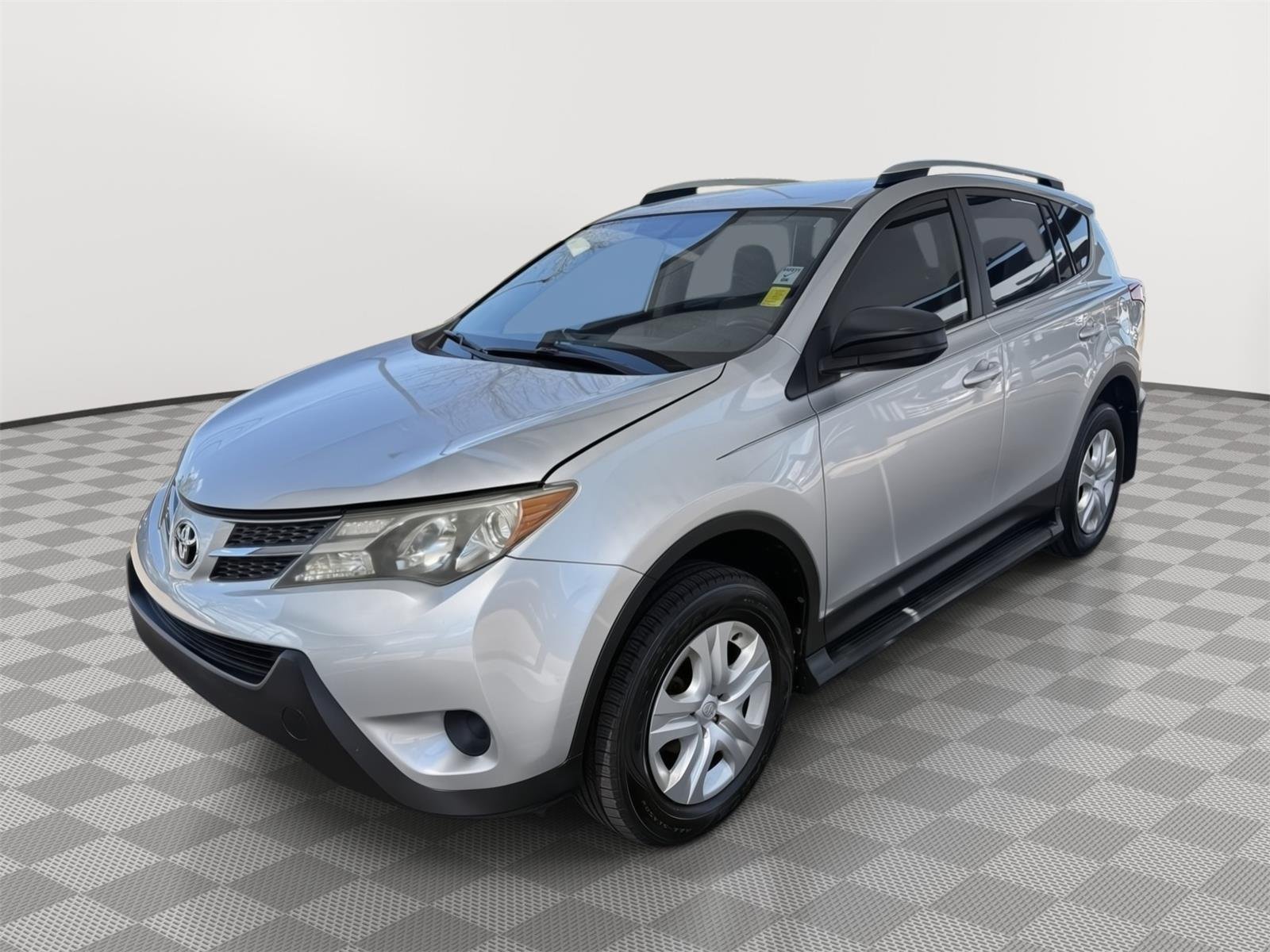 Used 2014 Classic Silver Metallic Toyota LE image 9