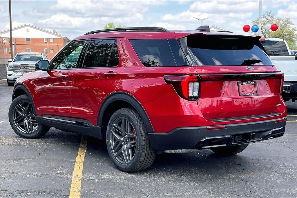New 2026 Rapid Red Metallic Tinted Clearcoat Ford ST-Line image 6