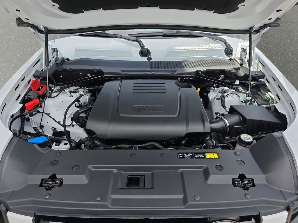 New 2026 Fuji White LAND ROVER S image 31