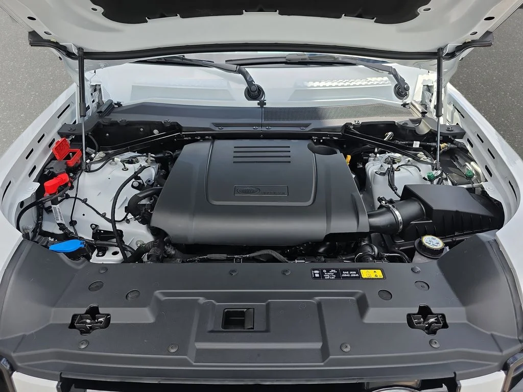 New 2026 Fuji White LAND ROVER S image 31