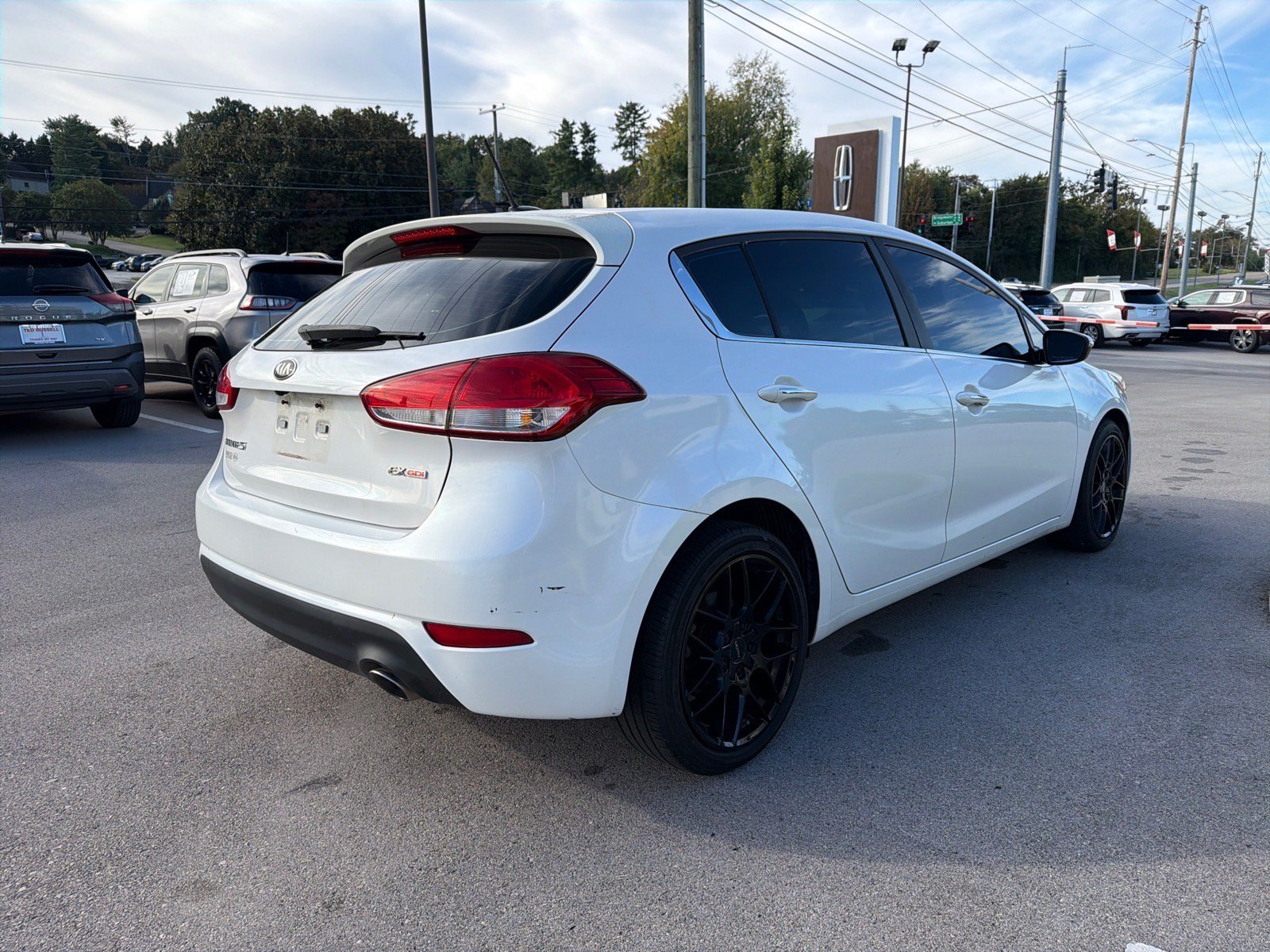 Used 2016 Snow White Pearl Kia EX image 3