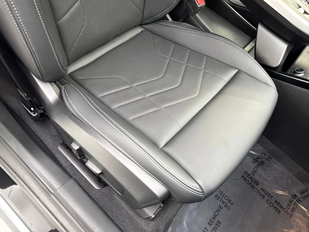 Used 2026 Black BMW xDrive28i image 47