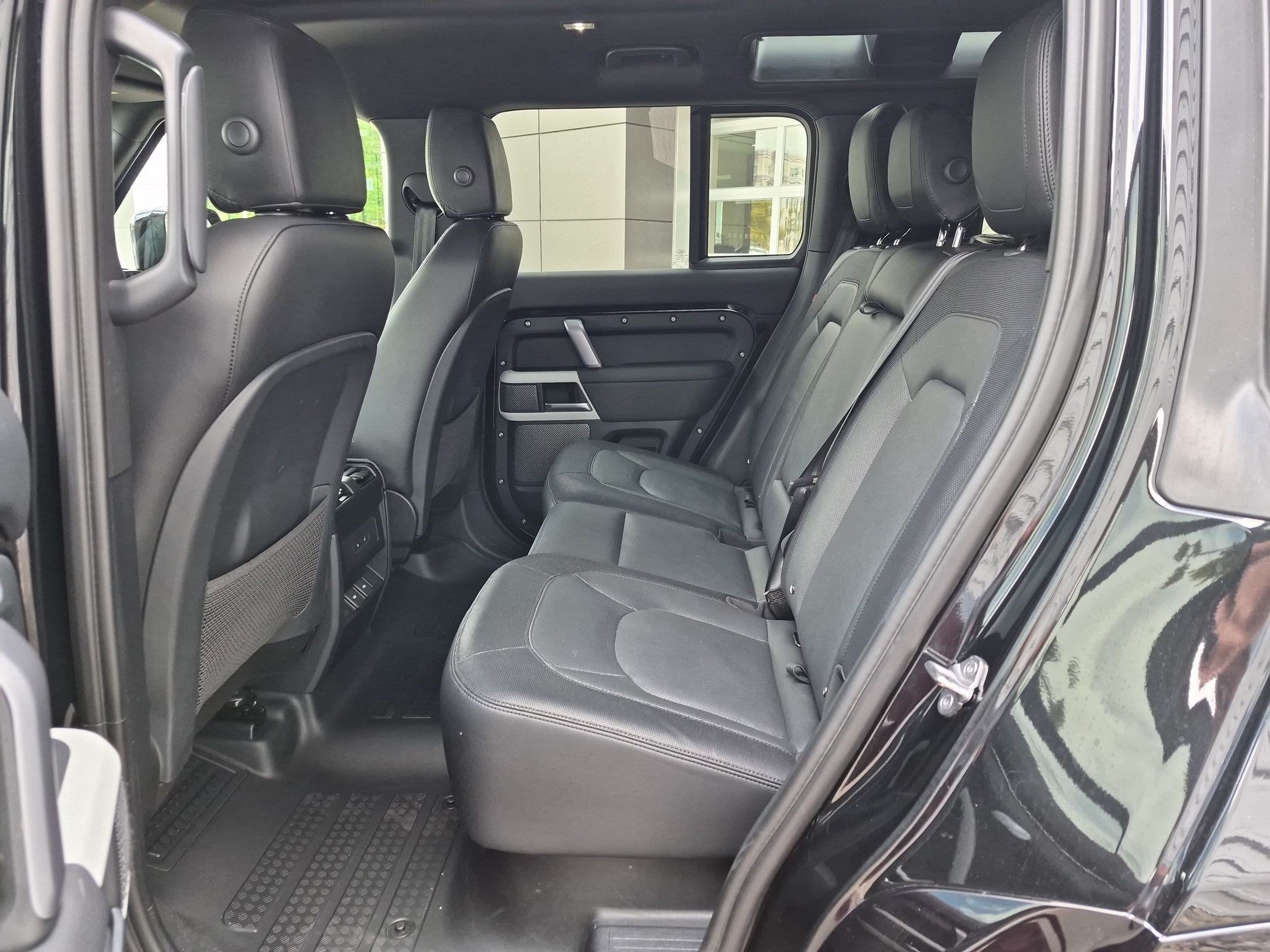 Used 2024 Black Land Rover X-Dynamic SE image 26