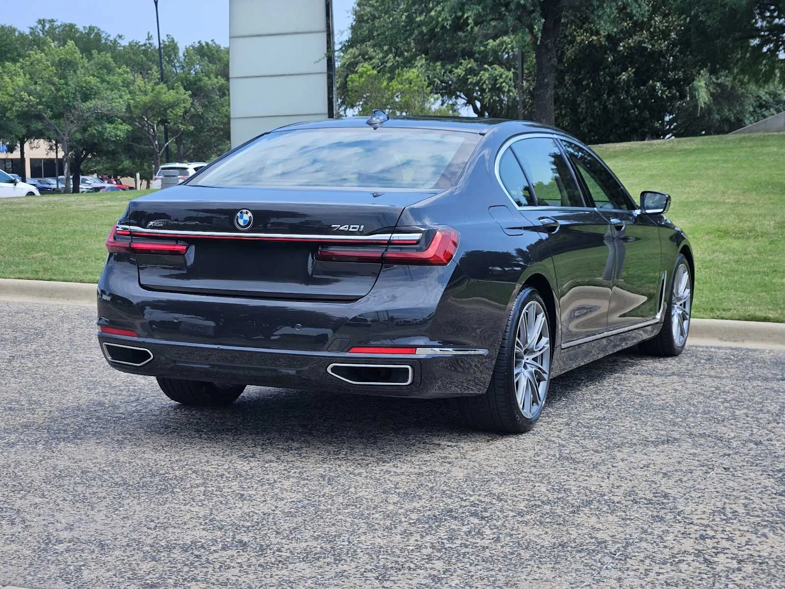 Used 2021 Dark Graphite Metallic BMW 740i xDrive image 4